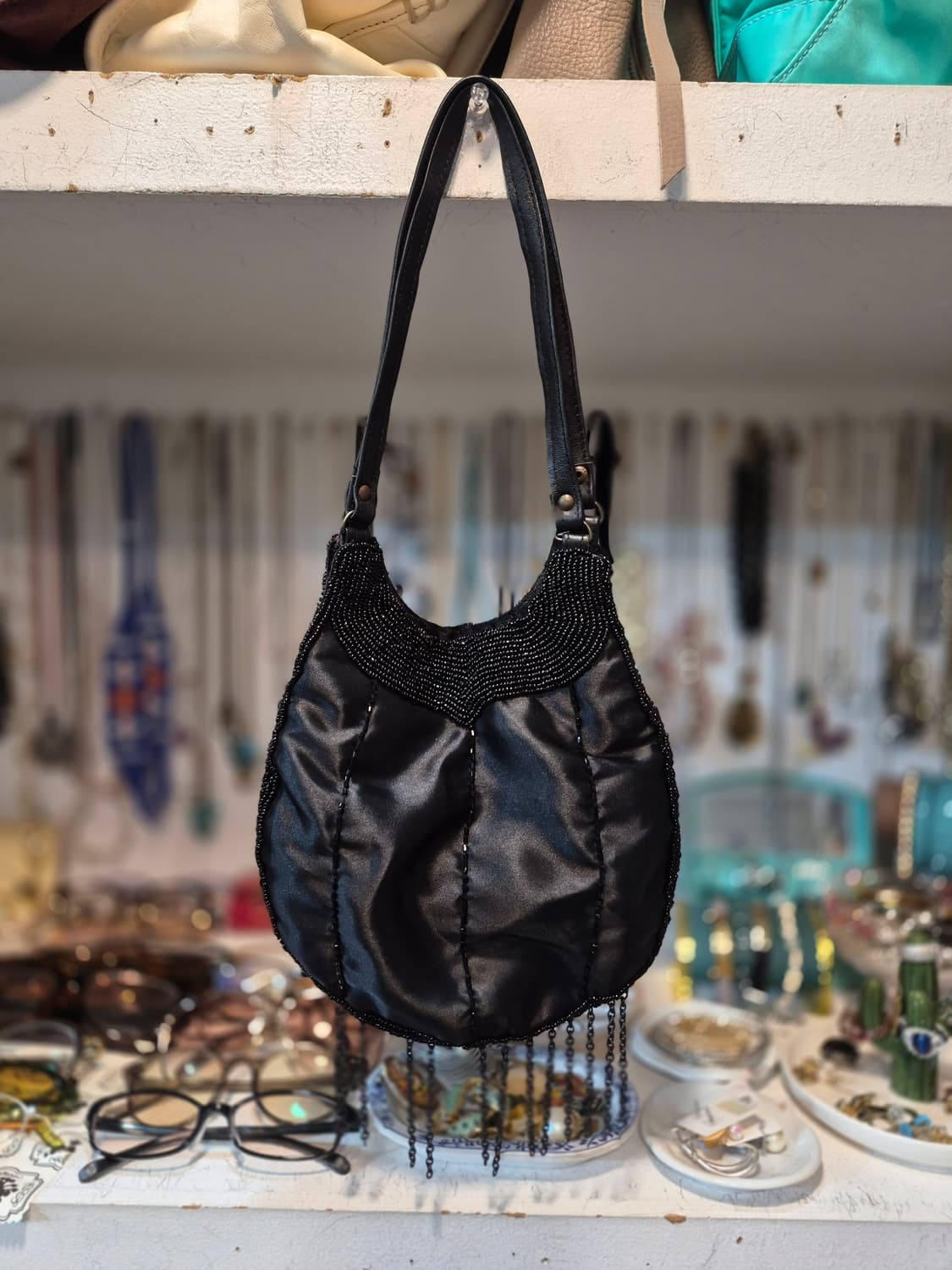 iBLUES 블랙 새틴 비즈 숄더백 태슬 장식 Y2K 상품이미지8