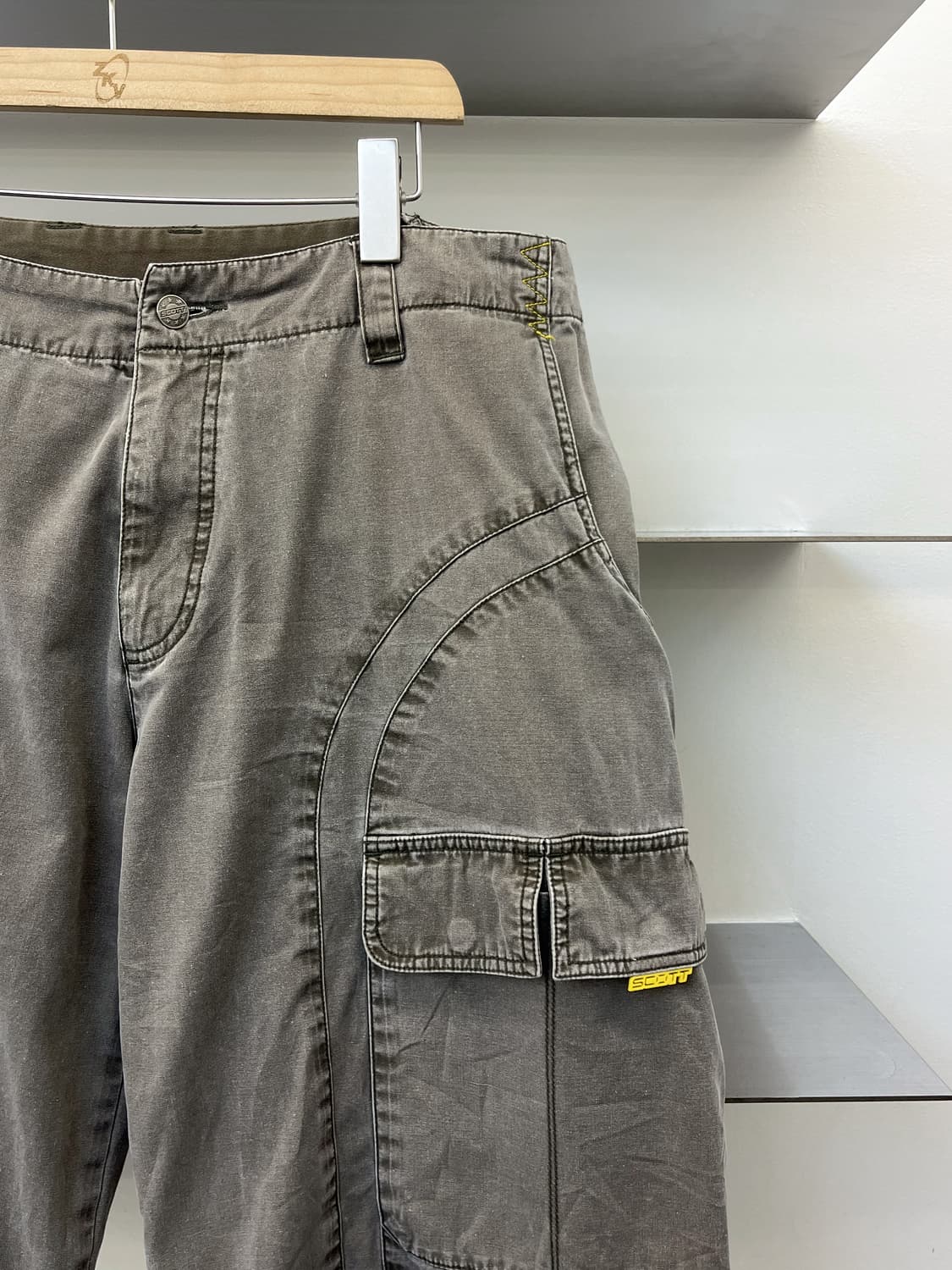 스캇 커브드 포켓 카고 쇼츠 상품이미지3