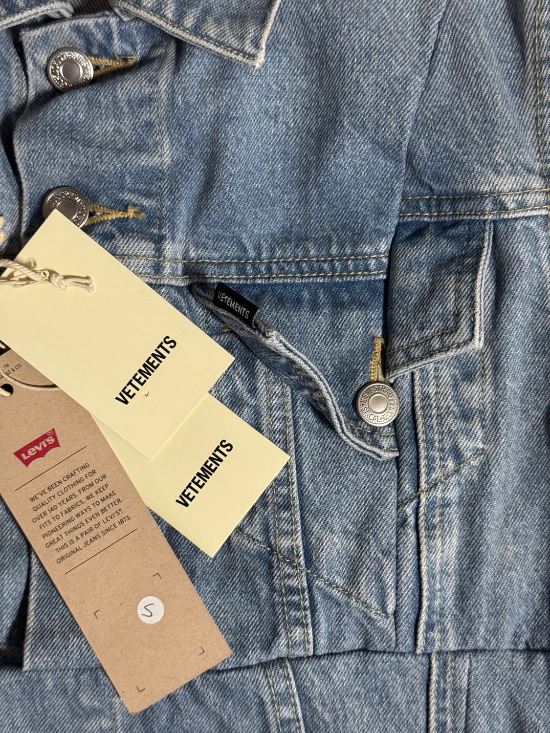 18FW 베트멍 리바이스 인디고 리워크 크롭 데님자켓 상품이미지6