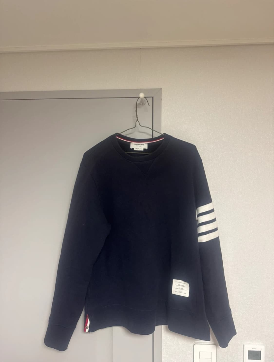 [4]톰브라운 맨투맨 상품이미지1