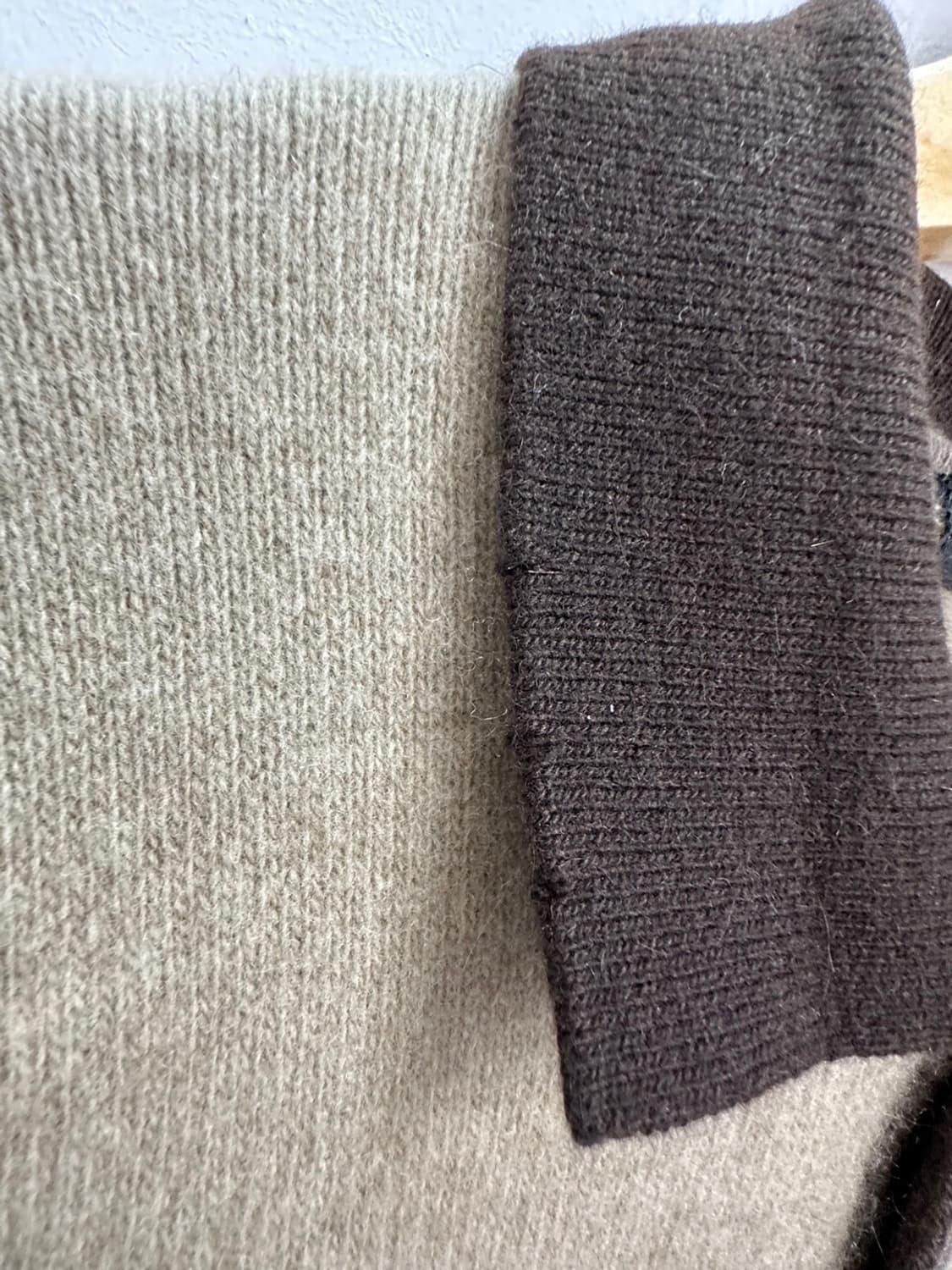 S 입생로랑 자수로고 베이지 카라 니트 상품이미지6