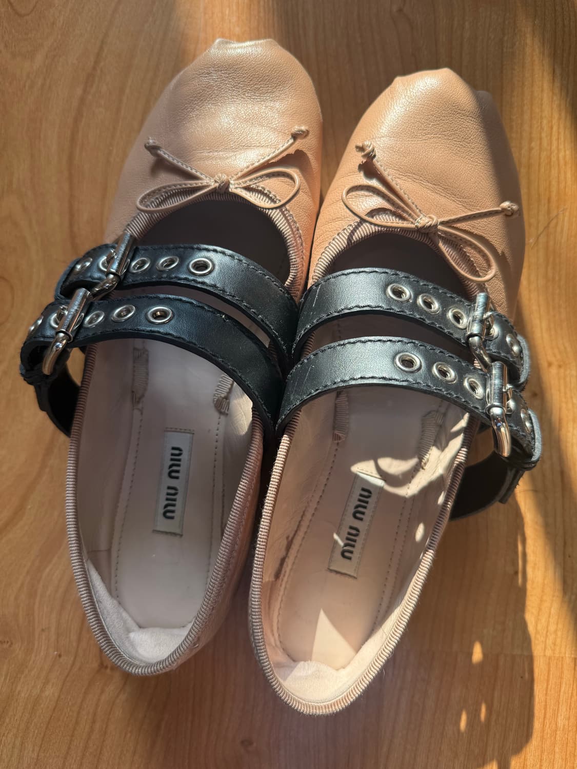 미우미우 발레리나 슈즈 베이지 블랙 37 상품이미지4