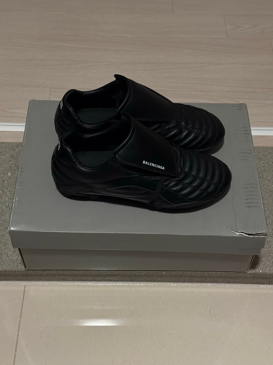 발렌시아가 사커 스니커즈 블랙 42 상품이미지1