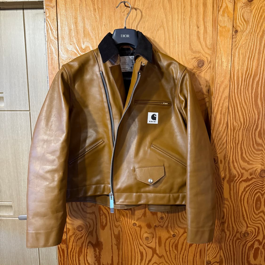 사카이 x 칼하트 2025 F/w 로고 가죽 자켓  상품이미지2