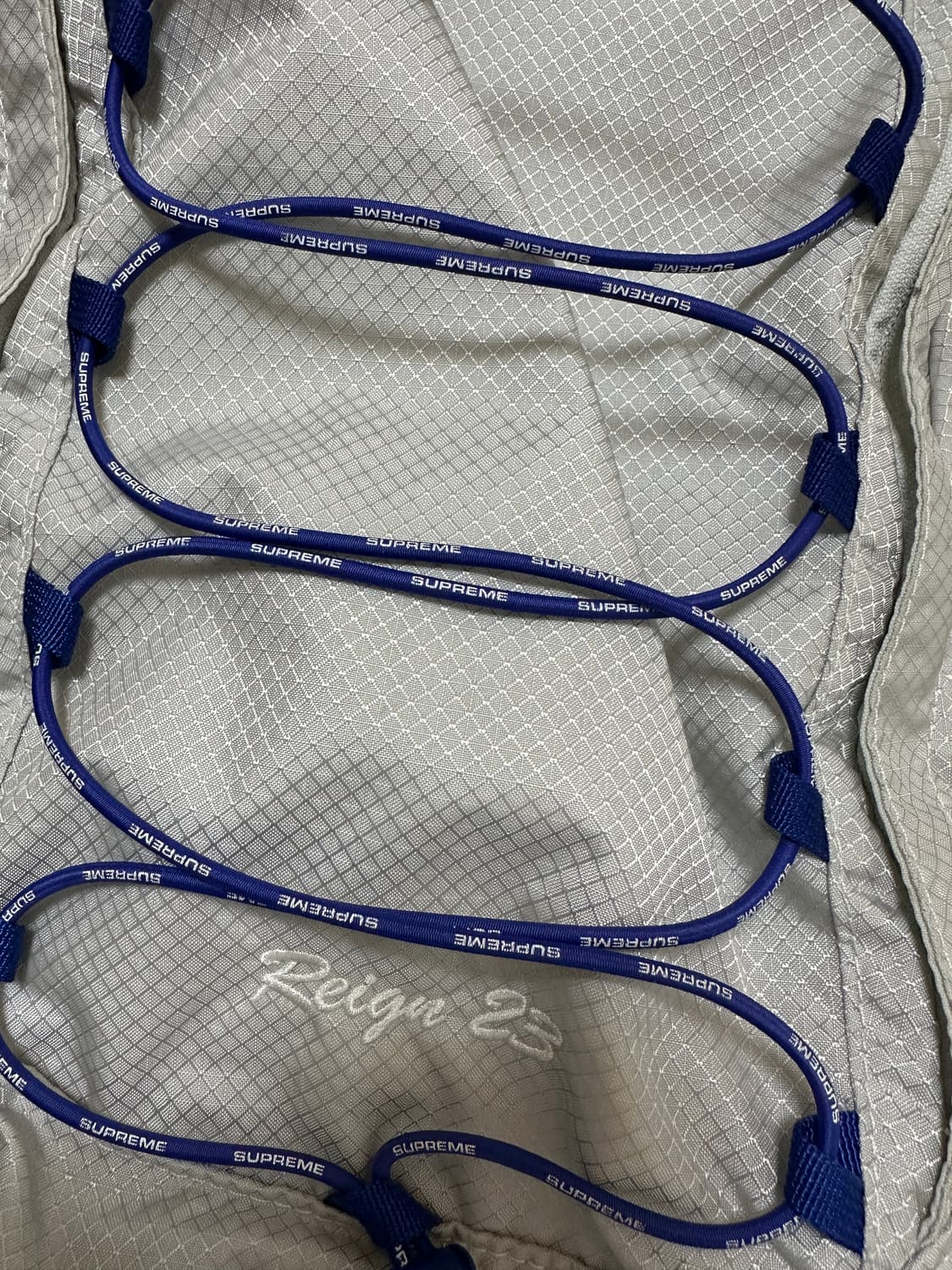 슈프림 22ss 슈프림 백팩 실버  상품이미지2