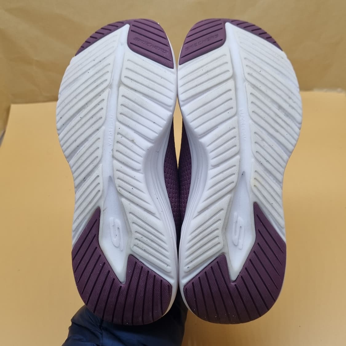 스케쳐스 베이퍼폼 여성슬립온235 상품이미지3