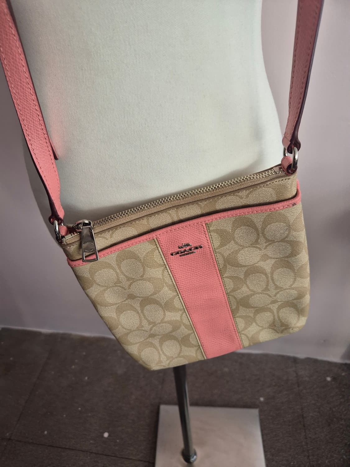 코치크로스백 상품이미지4