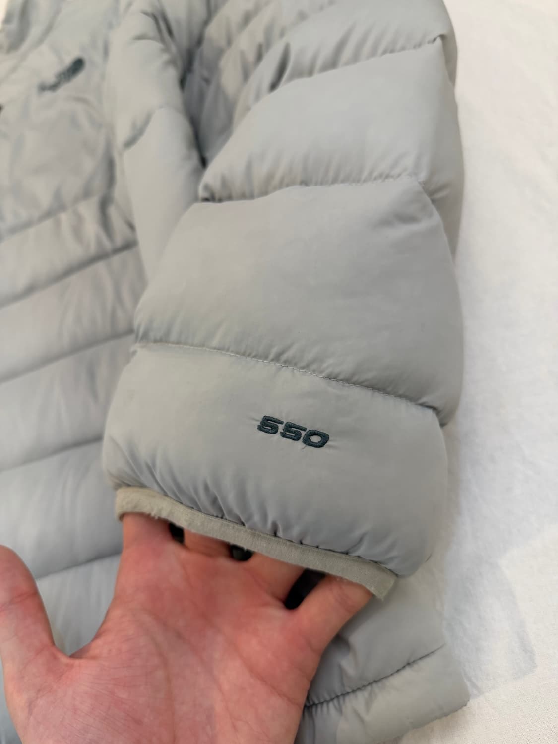 해외판) 노스페이스 550필 구스다운 경량패딩 그레이 상품이미지2