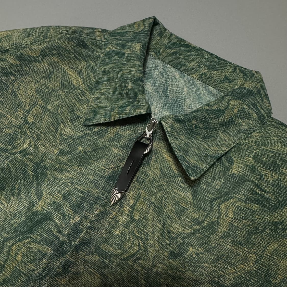 토가 비릴리스(TOGA VIRILIS) 그린 매쉬 마블 프린트 블루종 상품이미지4