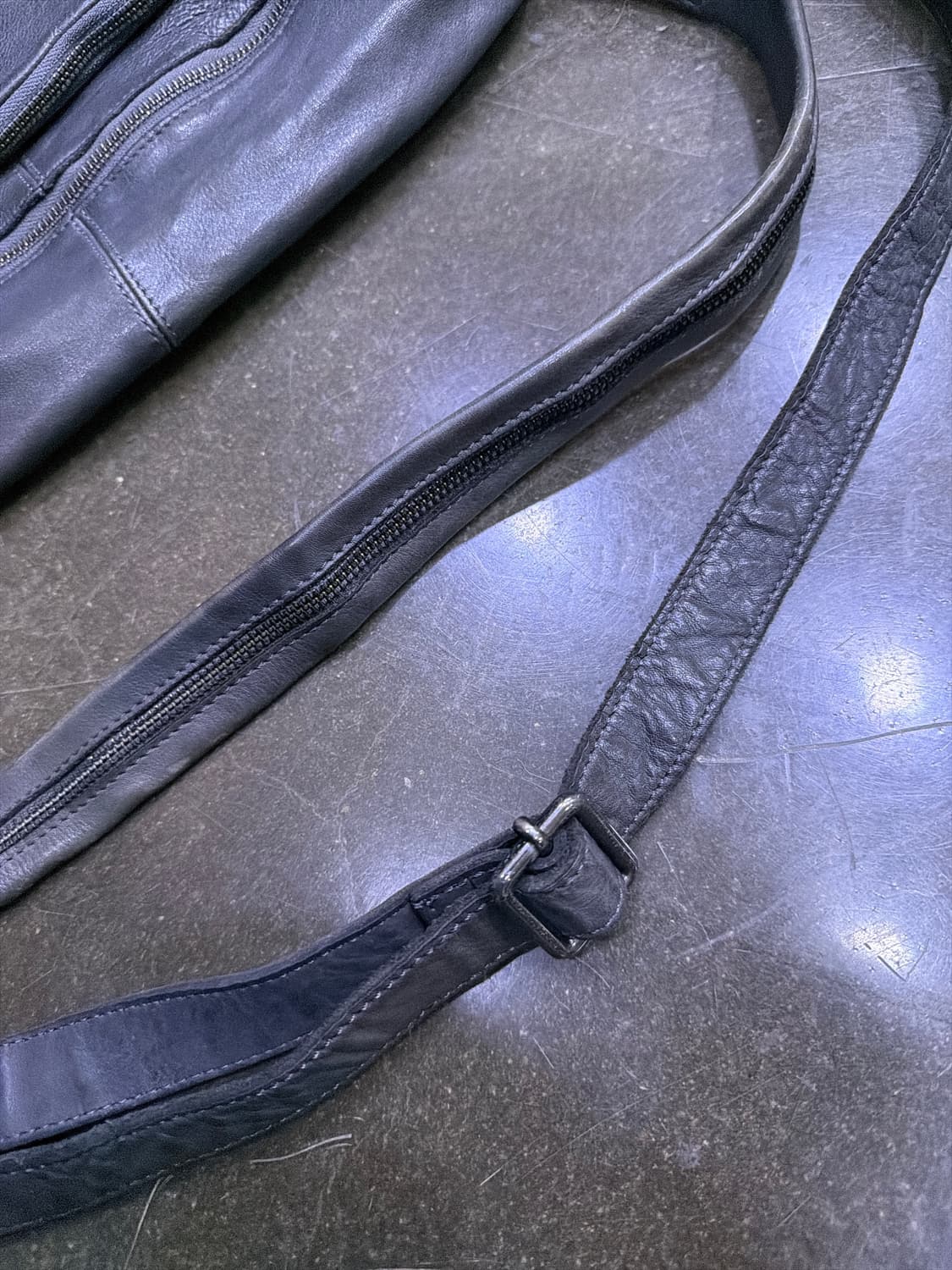 쟈딕앤볼테르 멀티 포켓 유틸리티 레더 그레이 숄더 크로스백 상품이미지8