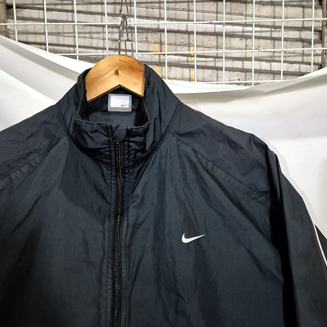 나이키 솔로스우시 바람막이 상품이미지2