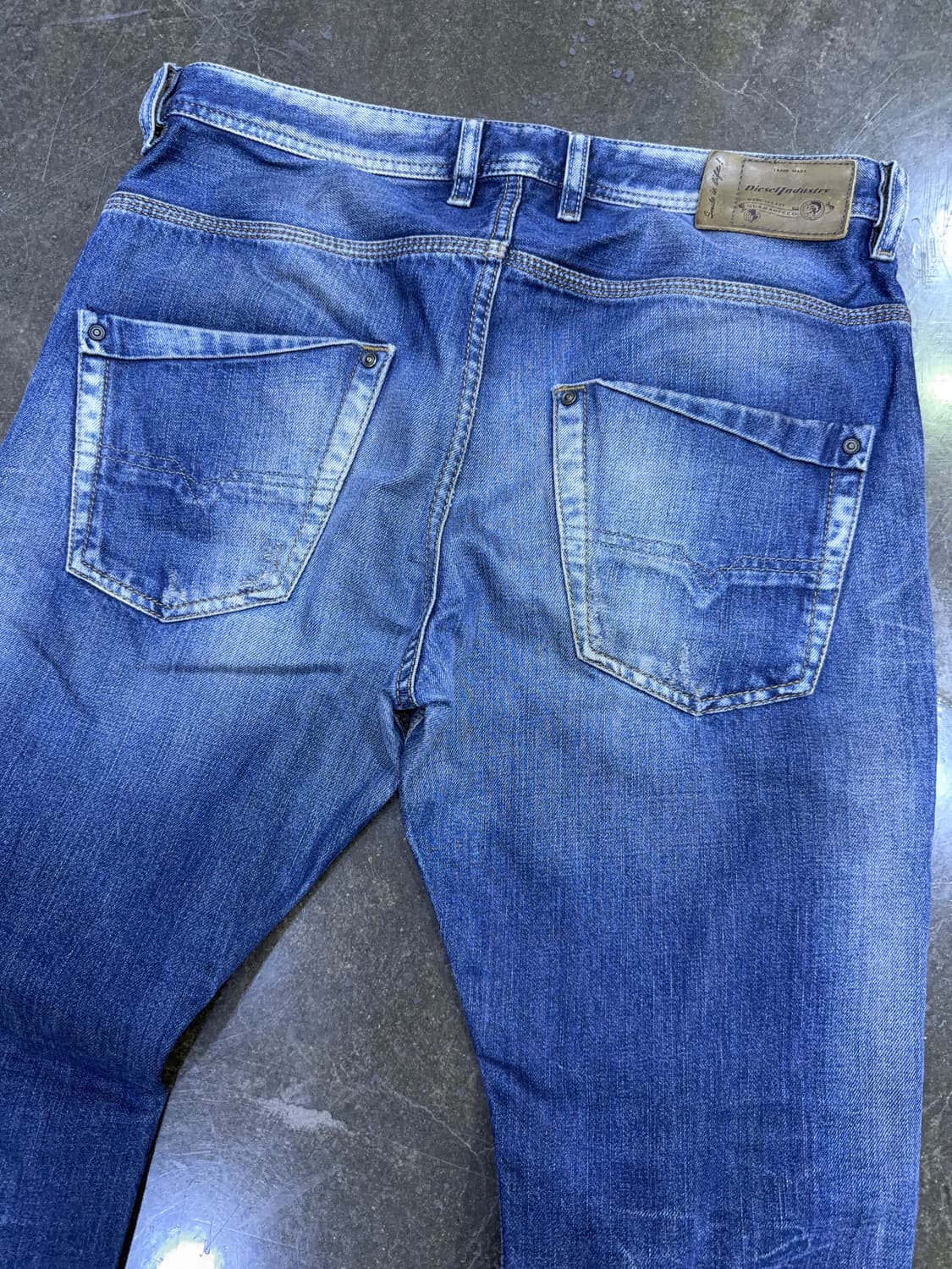 디젤 크룰리 빈티지 워싱 데미지 레귤러 슬림 데님팬츠 32 상품이미지6