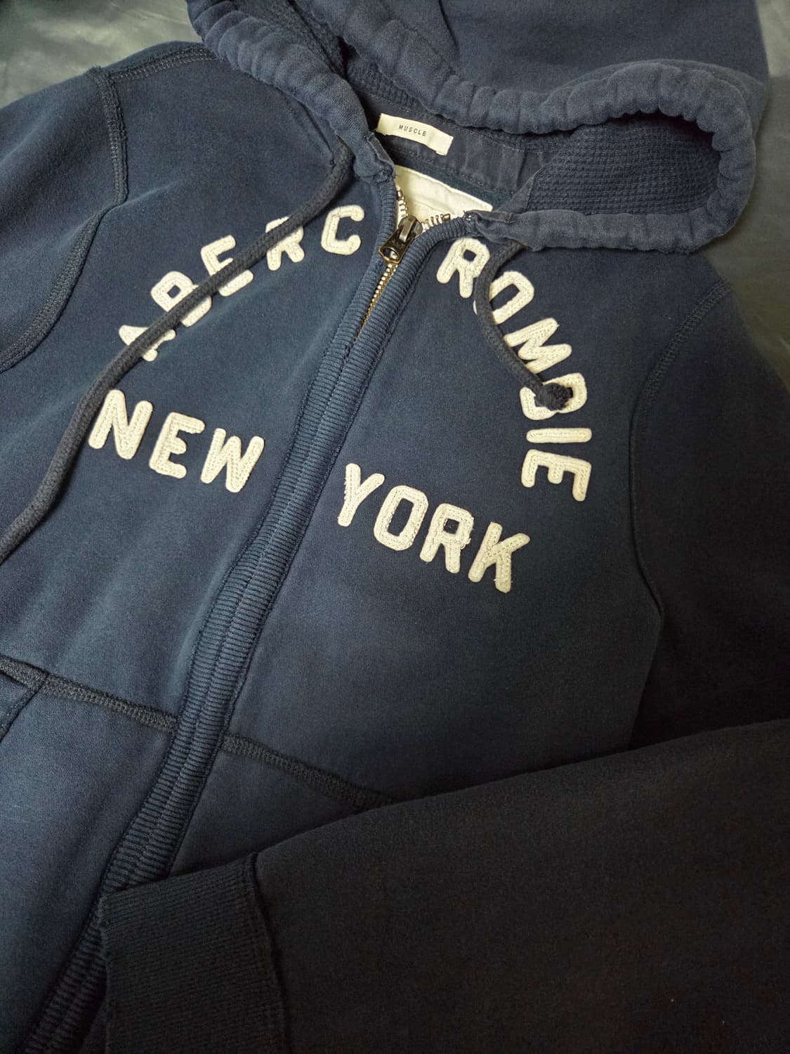 아베크롬비 원형로고 네이비후드집업 상품이미지1