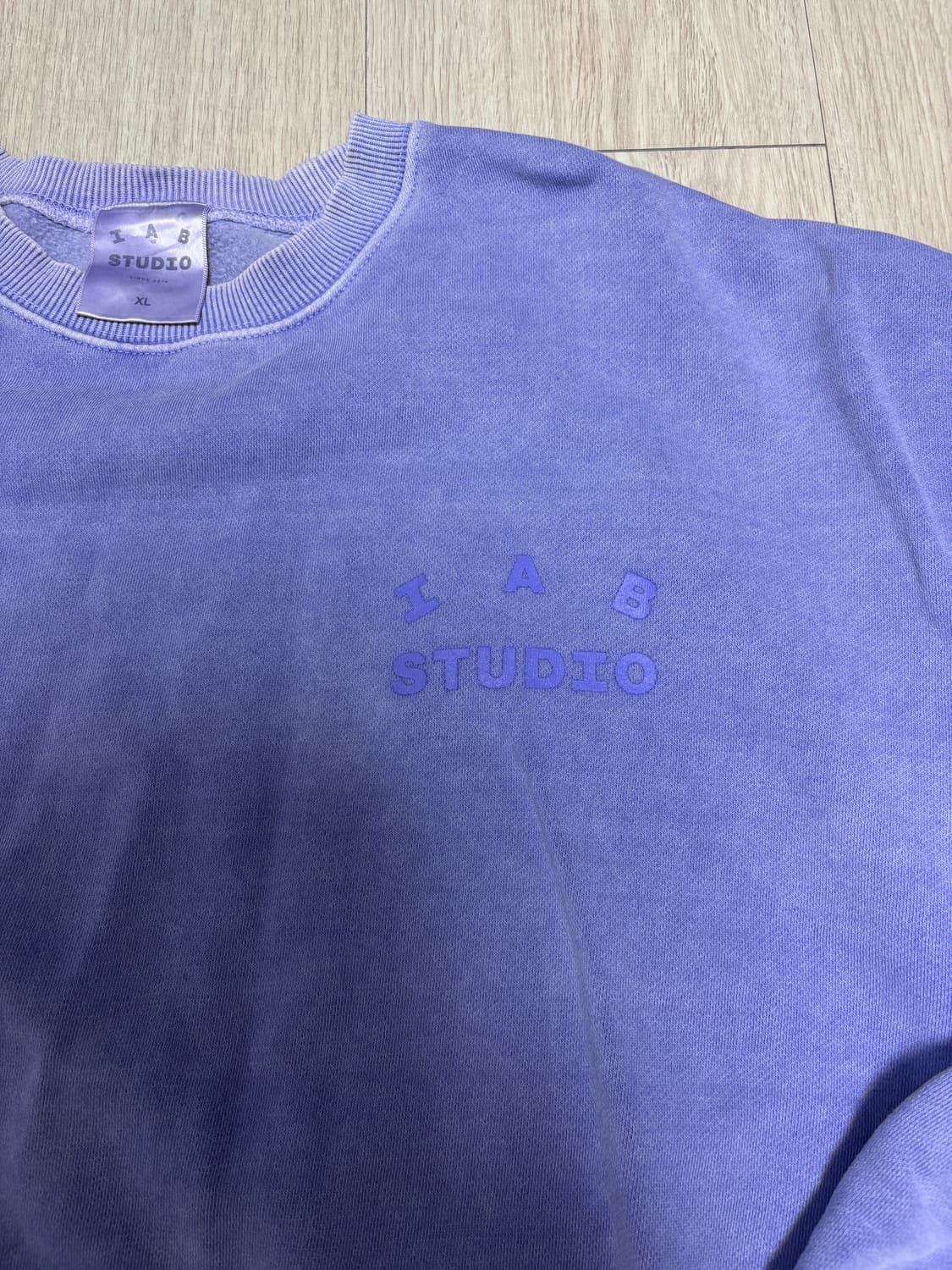 아이앱 스튜디오 IAB 퍼플 피그먼트 맨투맨 XL사이즈 상품이미지2