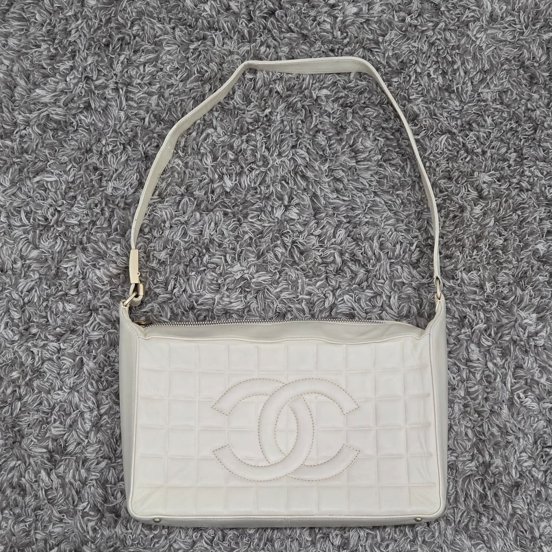 샤넬 초코바 이스트웨스트 숄더백 상품이미지1