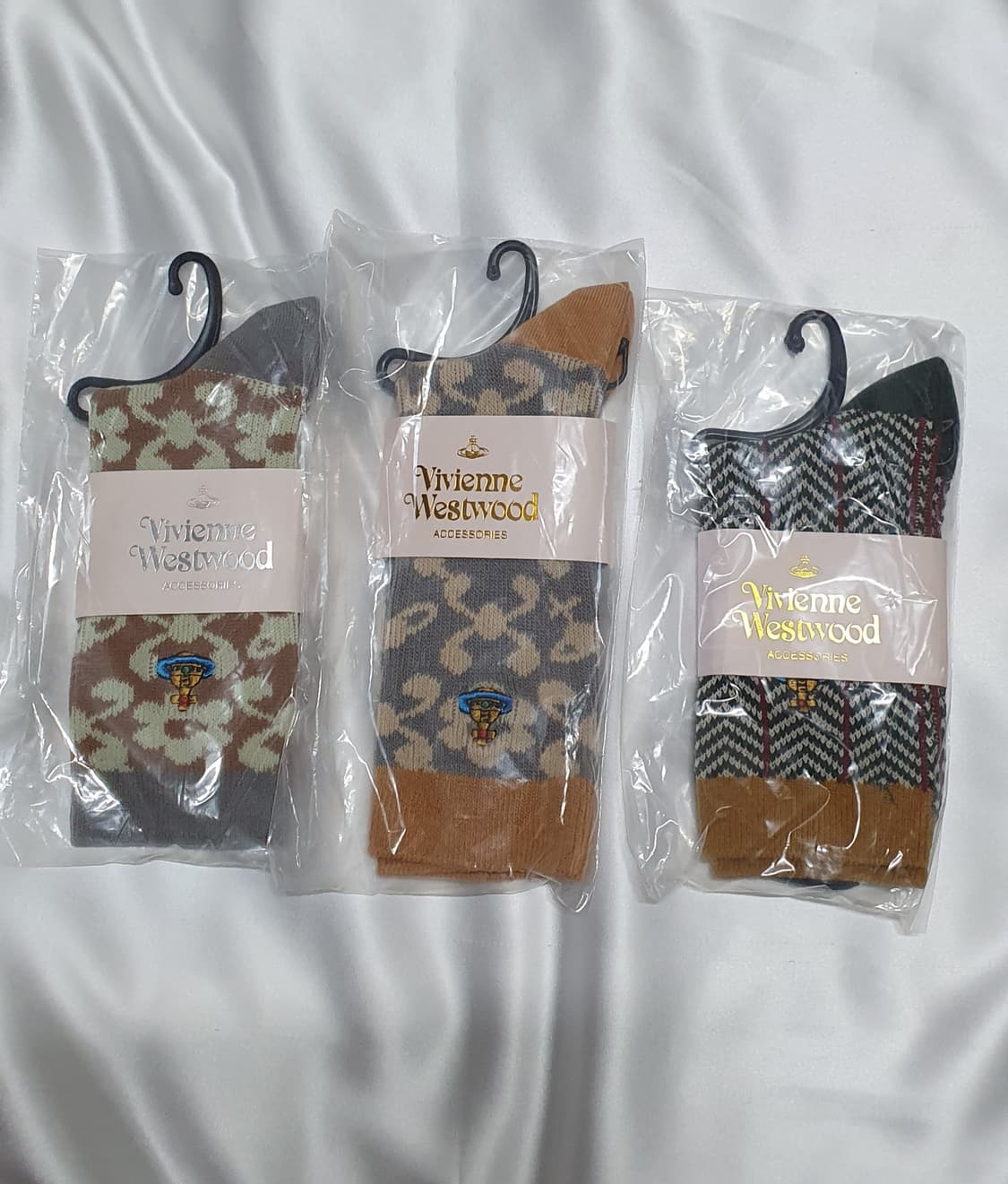 코랄베이지 그레이 브라운 물결 멀티 패턴 꽃 행성 비비안웨스트우드 양말  상품이미지1