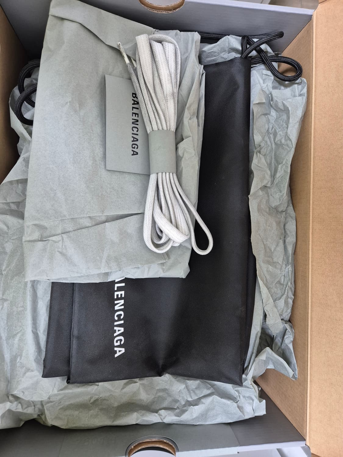 [40] 발렌시아가 카고 스니커즈 화이트 그레이 (런웨이) 상품이미지8