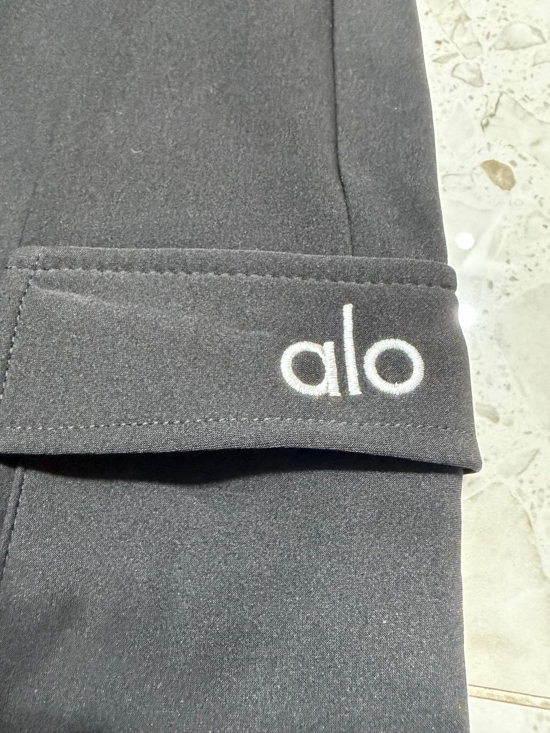 Alo 알로요가 카고 조거 팬츠 블랙 L (미착용 새상품) 상품이미지2