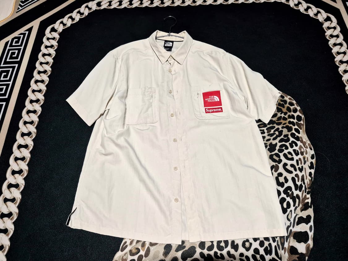 슈프림 X 노스페이스 트래킹 숏 슬리브 셔츠 L(크림 구매 정품) 상품이미지1