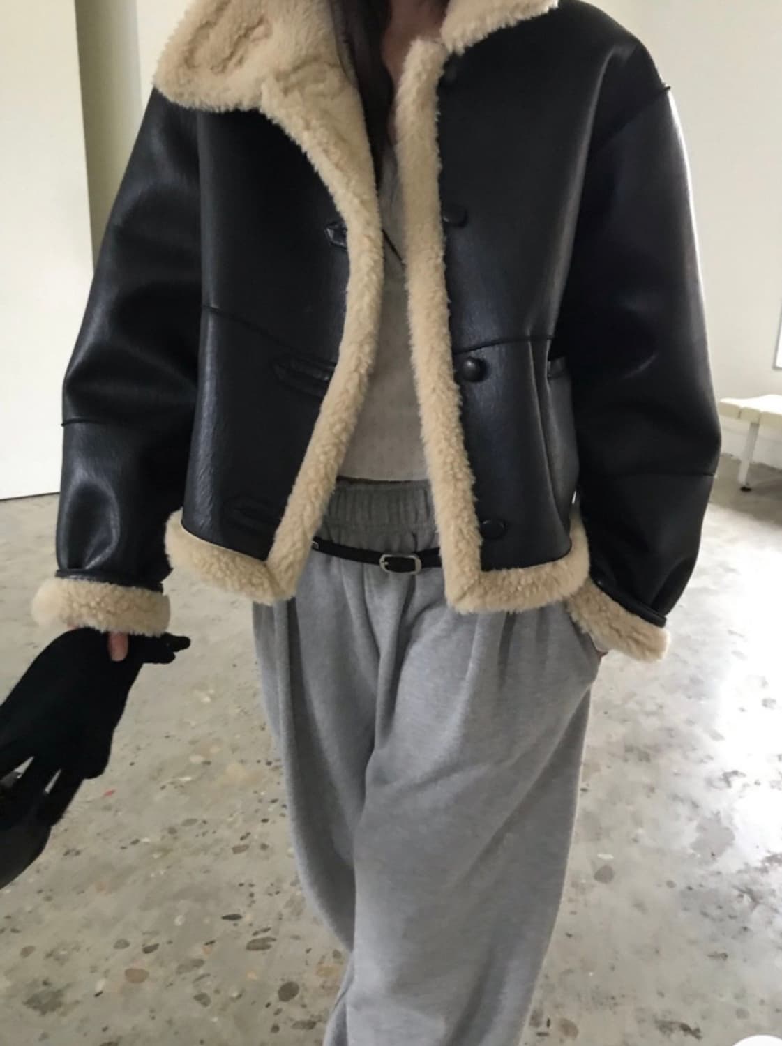 위아 24FW 레옹 리버서블 무스탕 상품이미지1