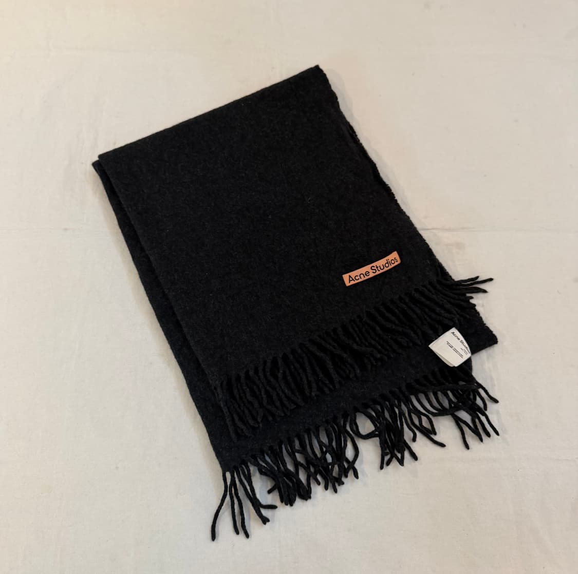 아크네 스튜디오 와이드 울 머플러 딥 그레이 상품이미지1