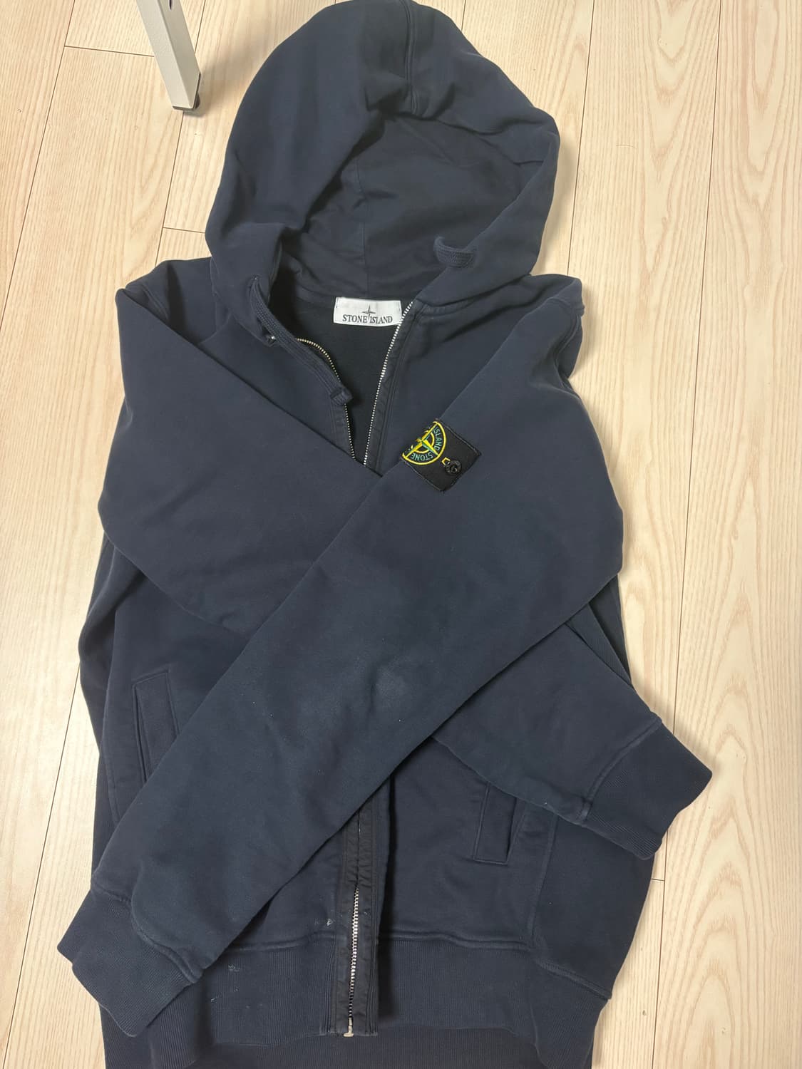스톤 아일랜드 63520 와펜 패치 후드 풀 집업 네이비 블루 - 24F 상품이미지2
