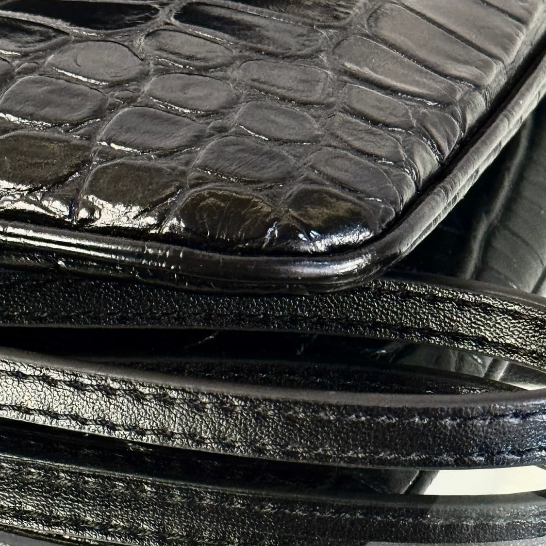 입생로랑 크로커다일 블랙 골드 클러치백  상품이미지7