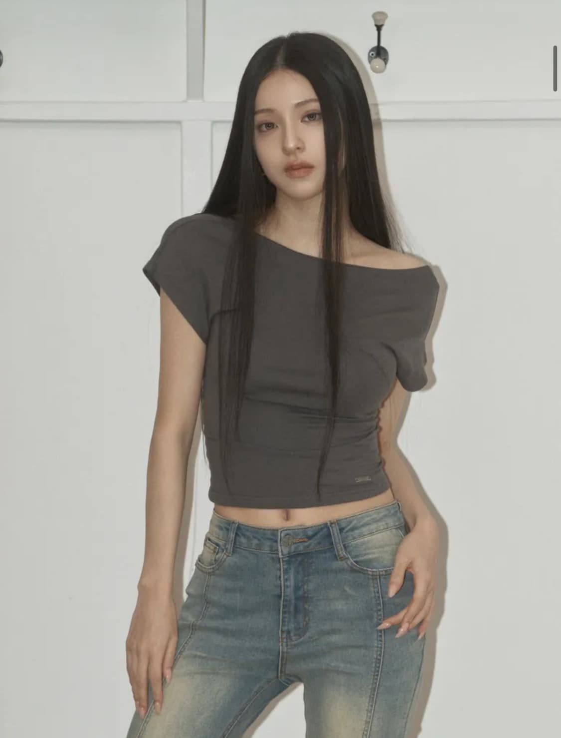 카키포인트 백 스트랩 티셔츠 상품이미지1