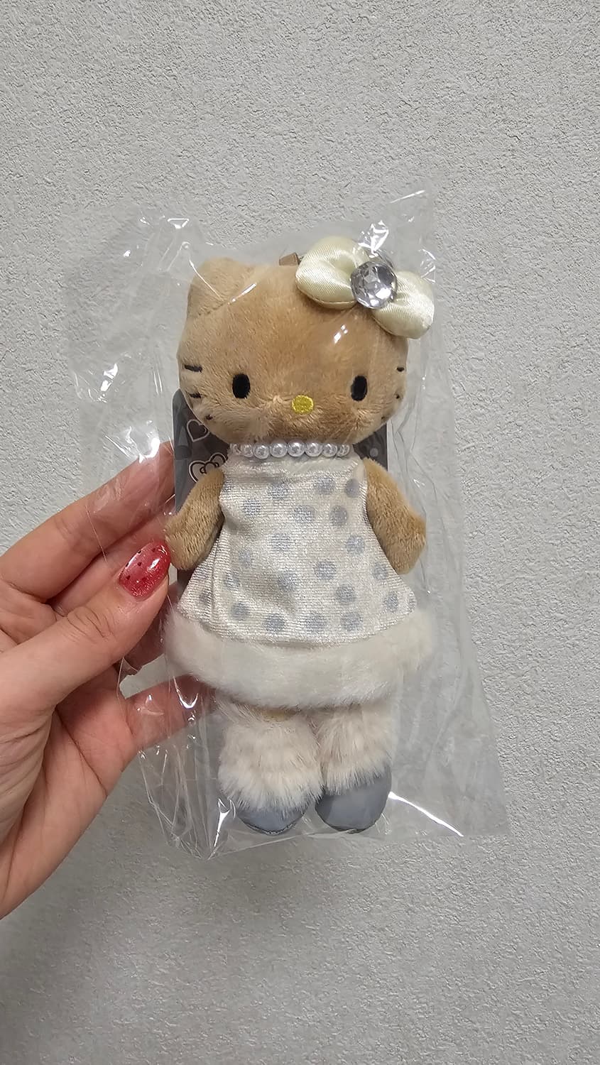 일본정품 롱다리 헬로키티 마스코트 겨울 태닝 흰색 키링 상품이미지1