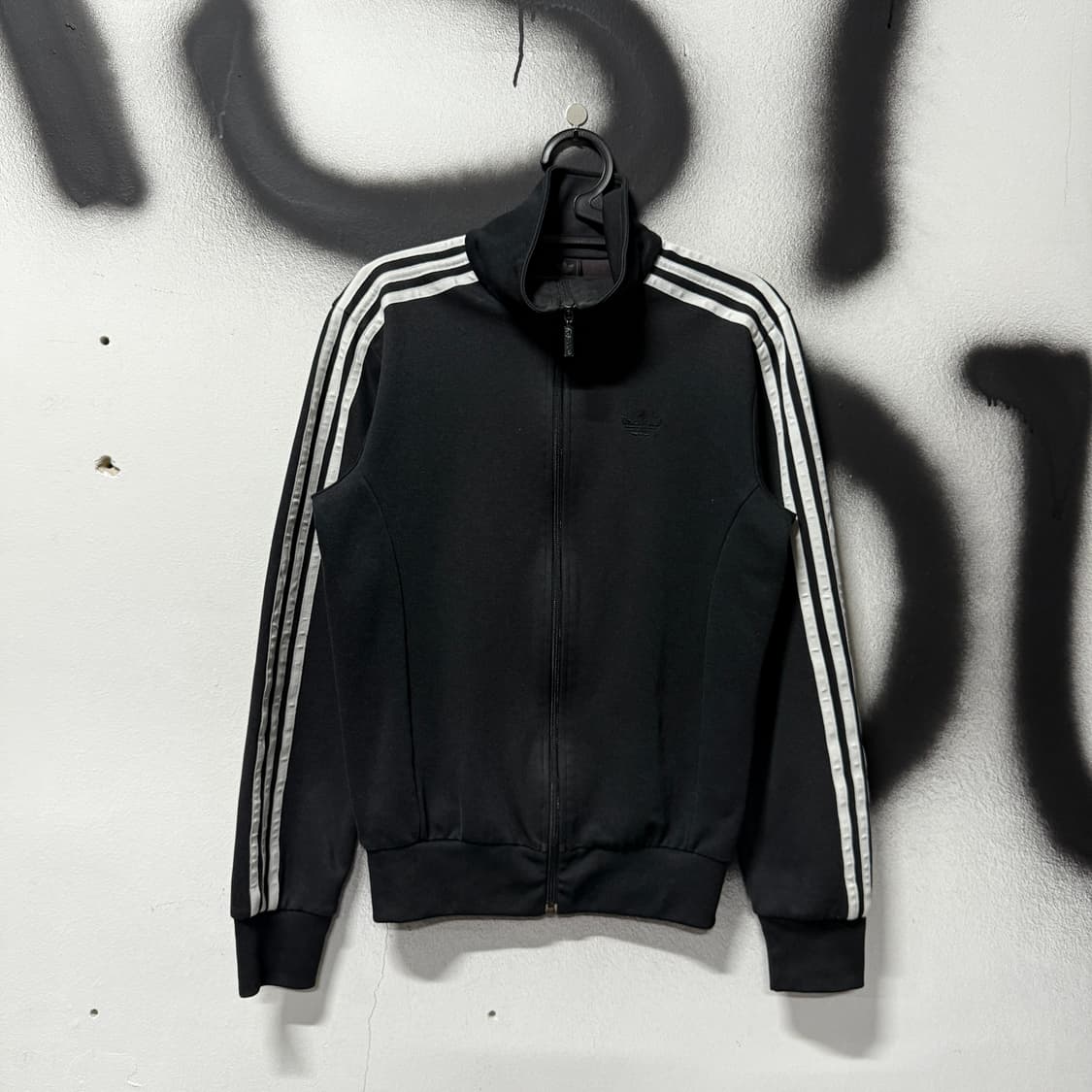 아디다스 00s 파이어버드 올 블랙 디 그래픽 집업 져지 자켓 상품이미지1