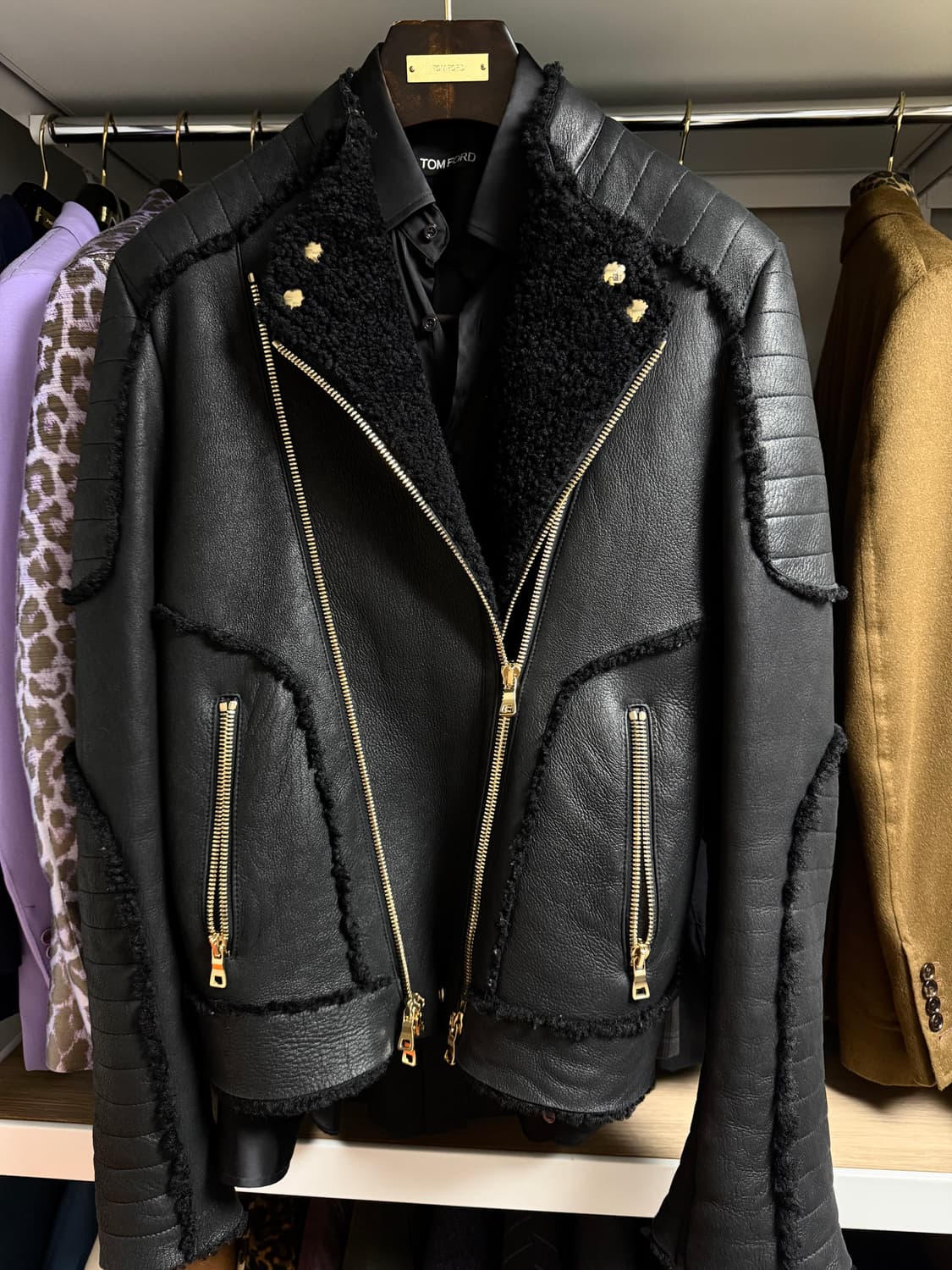 (명작,강추👍)발망 블랙 금장 시어링 무스탕 자켓 톰포드 무드 상품이미지8