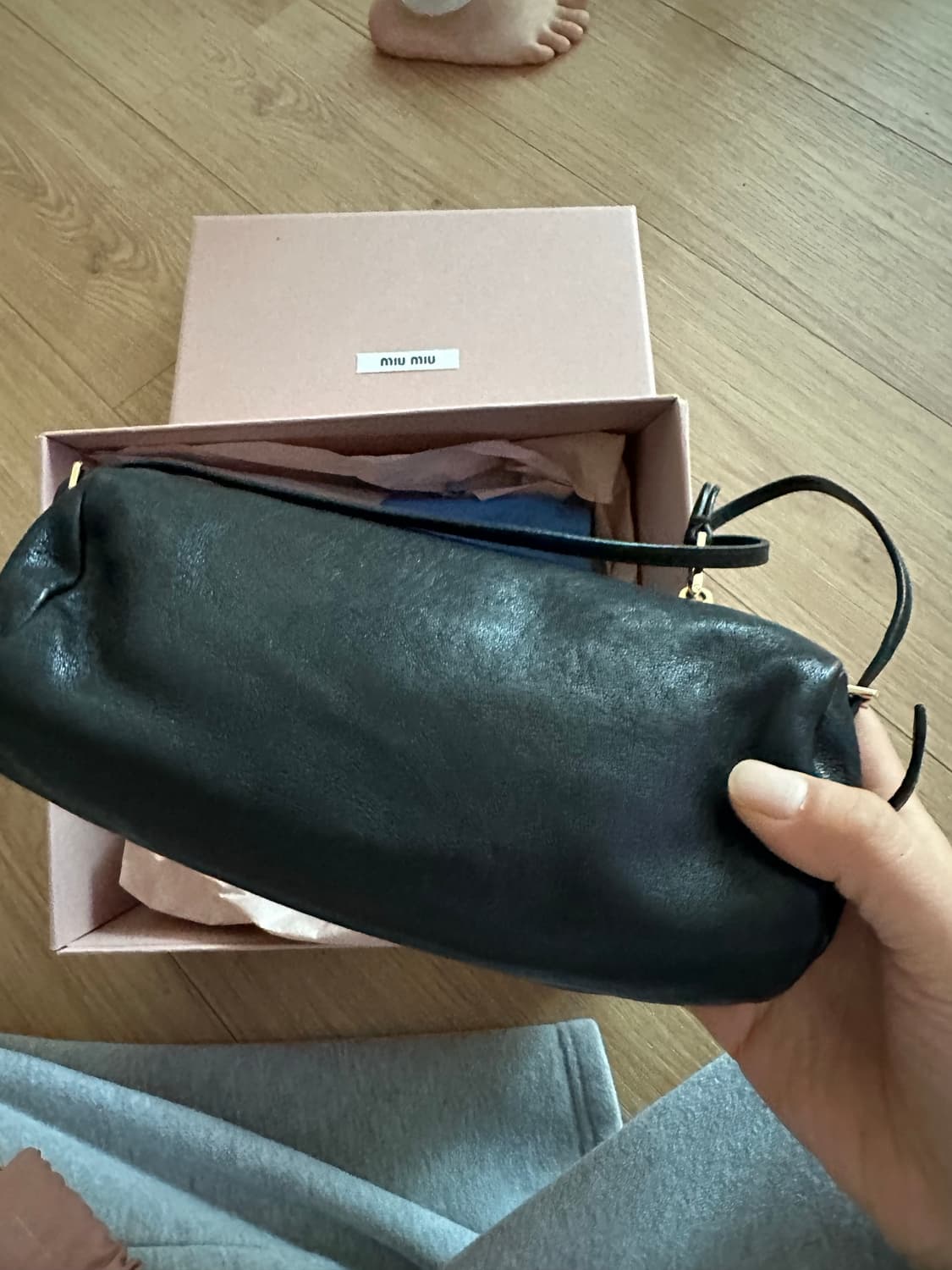 미우미우 나파 가죽 파우치 상품이미지6