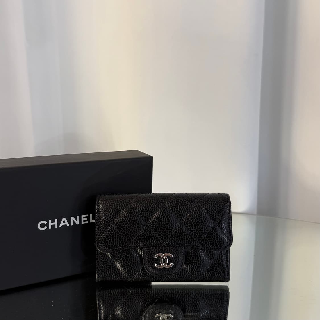 [정품] 샤넬 클래식 카드 홀더 그레인드 카프스킨 & 실버 메탈 블랙 상품이미지1