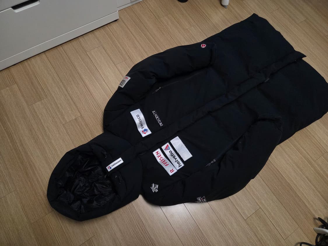 데상트 스위스 스키 40주년 롱패딩 점퍼  상품이미지3