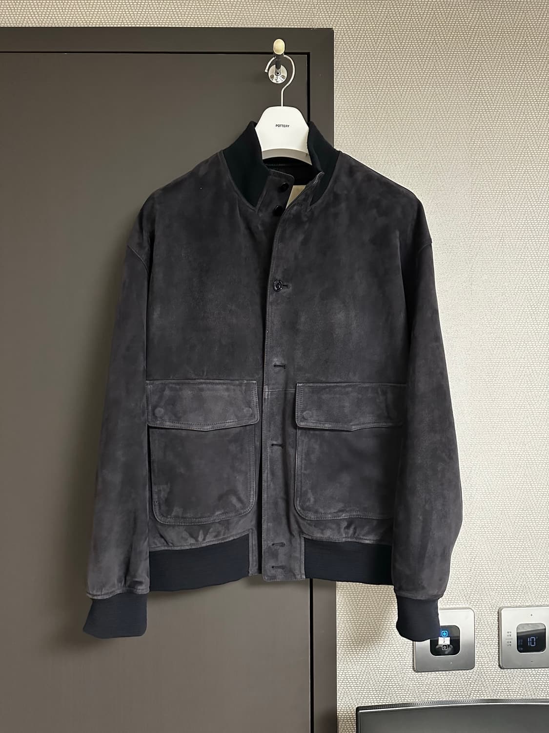 포터리 A-1 스웨이드 레더 자켓 다크네이비 2사이즈  상품이미지2