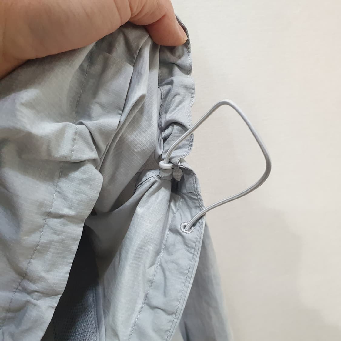 유니클로 여성 포켓터블 UV 바람막이 자켓 M 상품이미지4