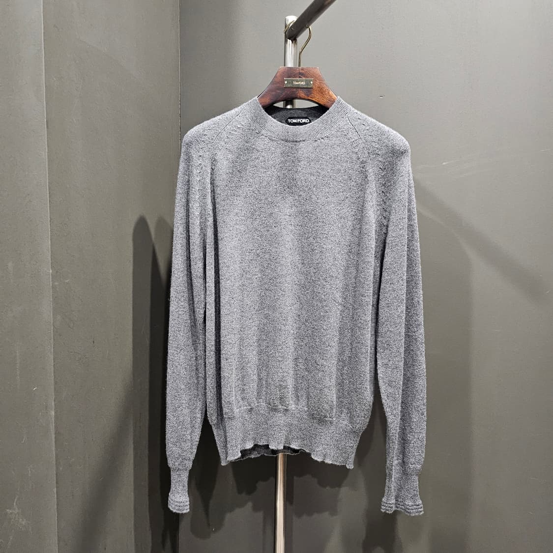 톰포드 캐시미어 100% 크루넥 니트 상품이미지1