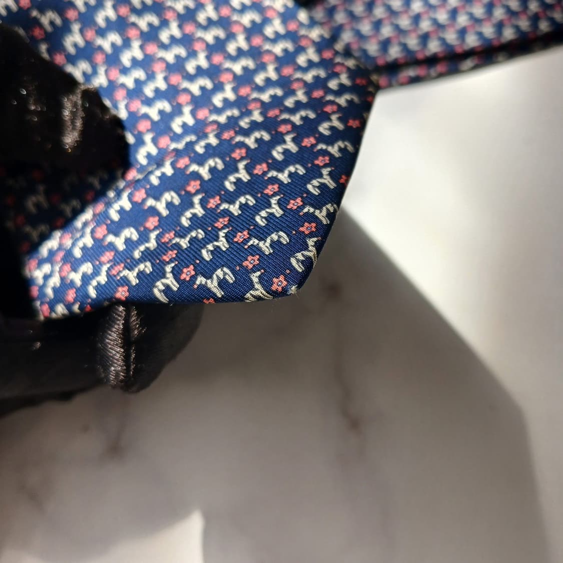 살바토레 페라가모 네이비 얼룩말 패턴 넥타이 8.8cm A등급 E957 상품이미지9