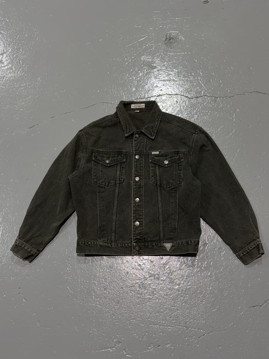 90s 게스(Guess) 블랙, 그린 워싱 트러커 자켓 상품이미지1