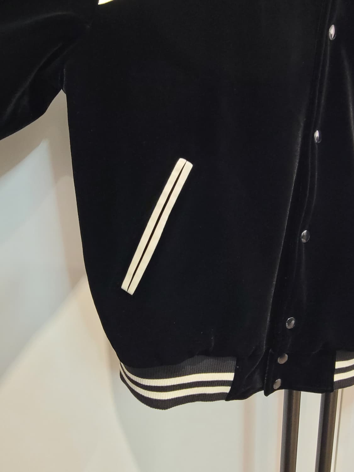 롤링스튜디오 벨벳 블랙 바시티 자켓 XL사이즈 상품이미지4