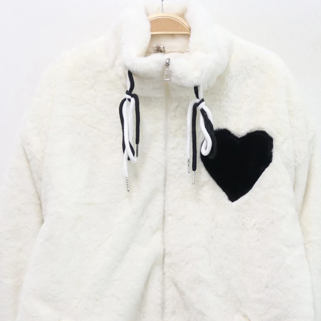 하트 포인트 히메갸루 화이트 퍼 집업 60663 상품이미지5