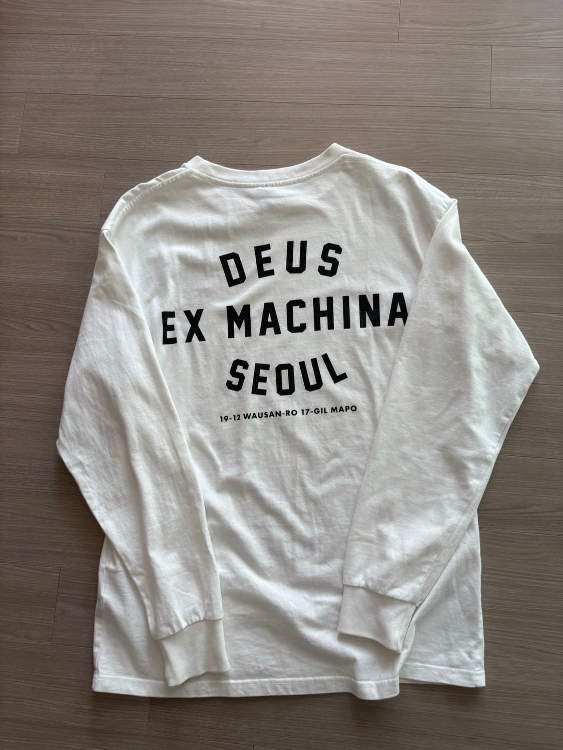 (M)데우스 엑스 마키나 서울 컬리지 롱슬리브 티셔츠 화이트 상품이미지3