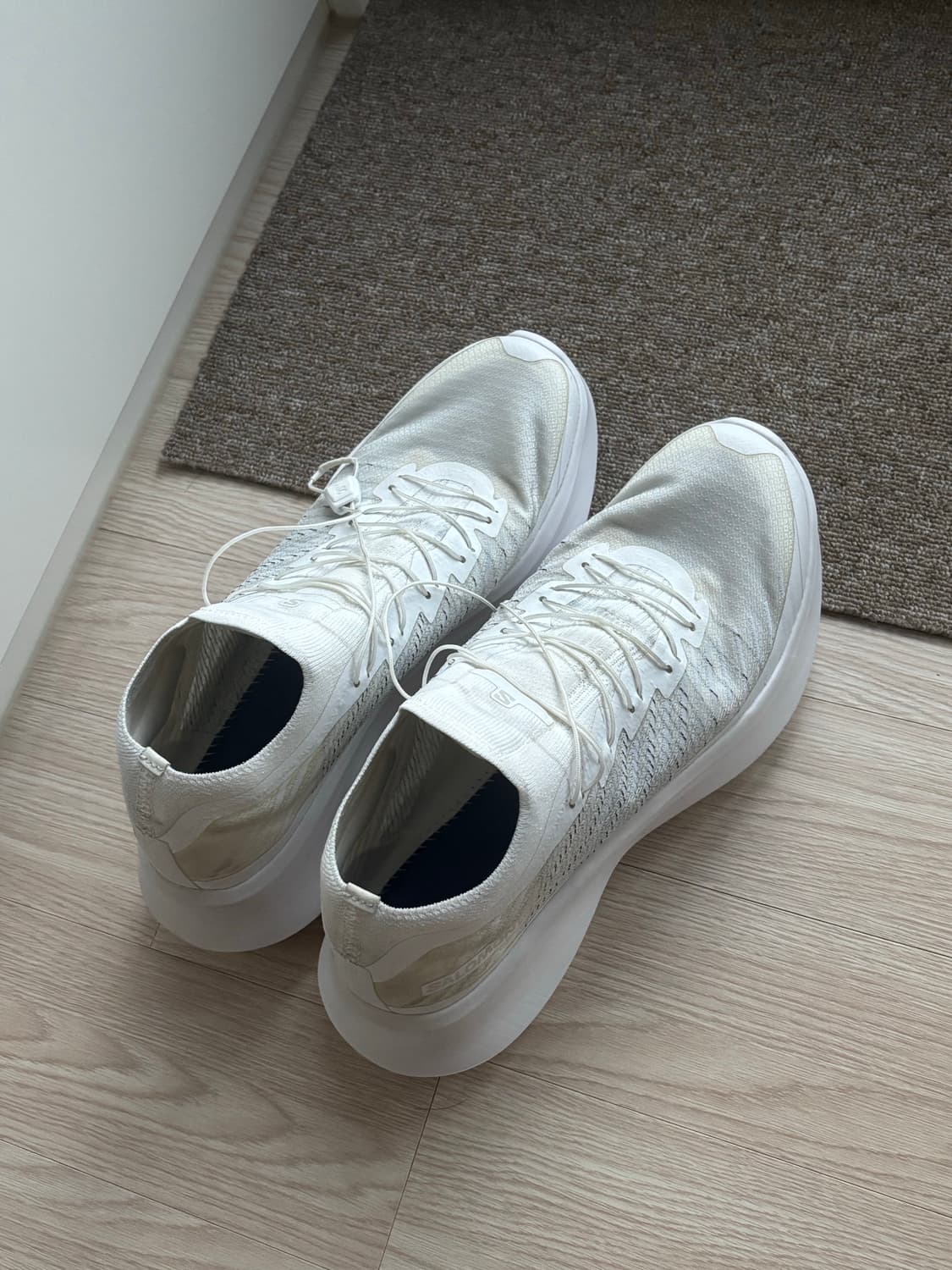 꼼데 살로몬 옴므 펄사 화이트 상품이미지1