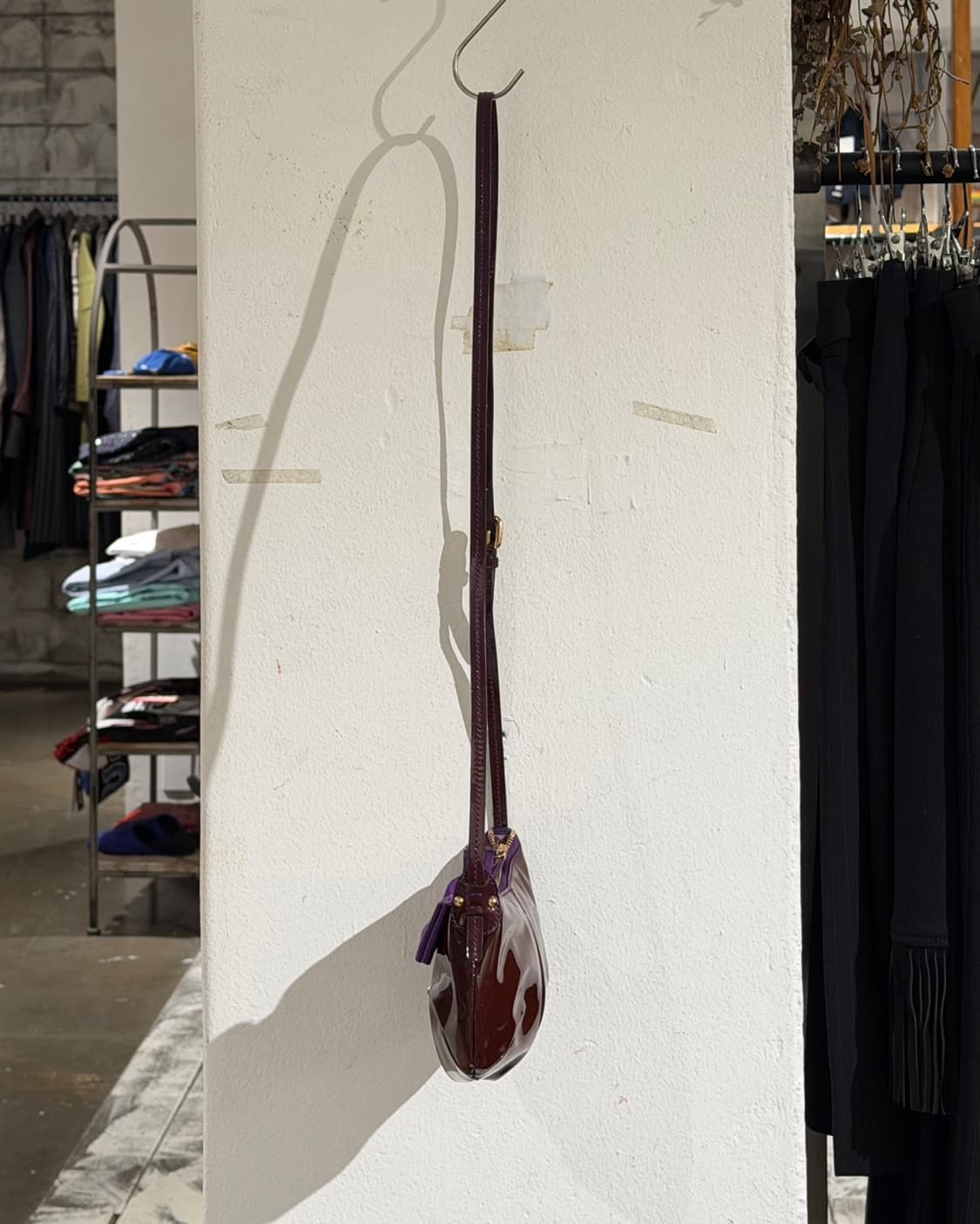 살바토레 페라가모 퍼플 바라 페이던트 레더 호보 크로스백 상품이미지5