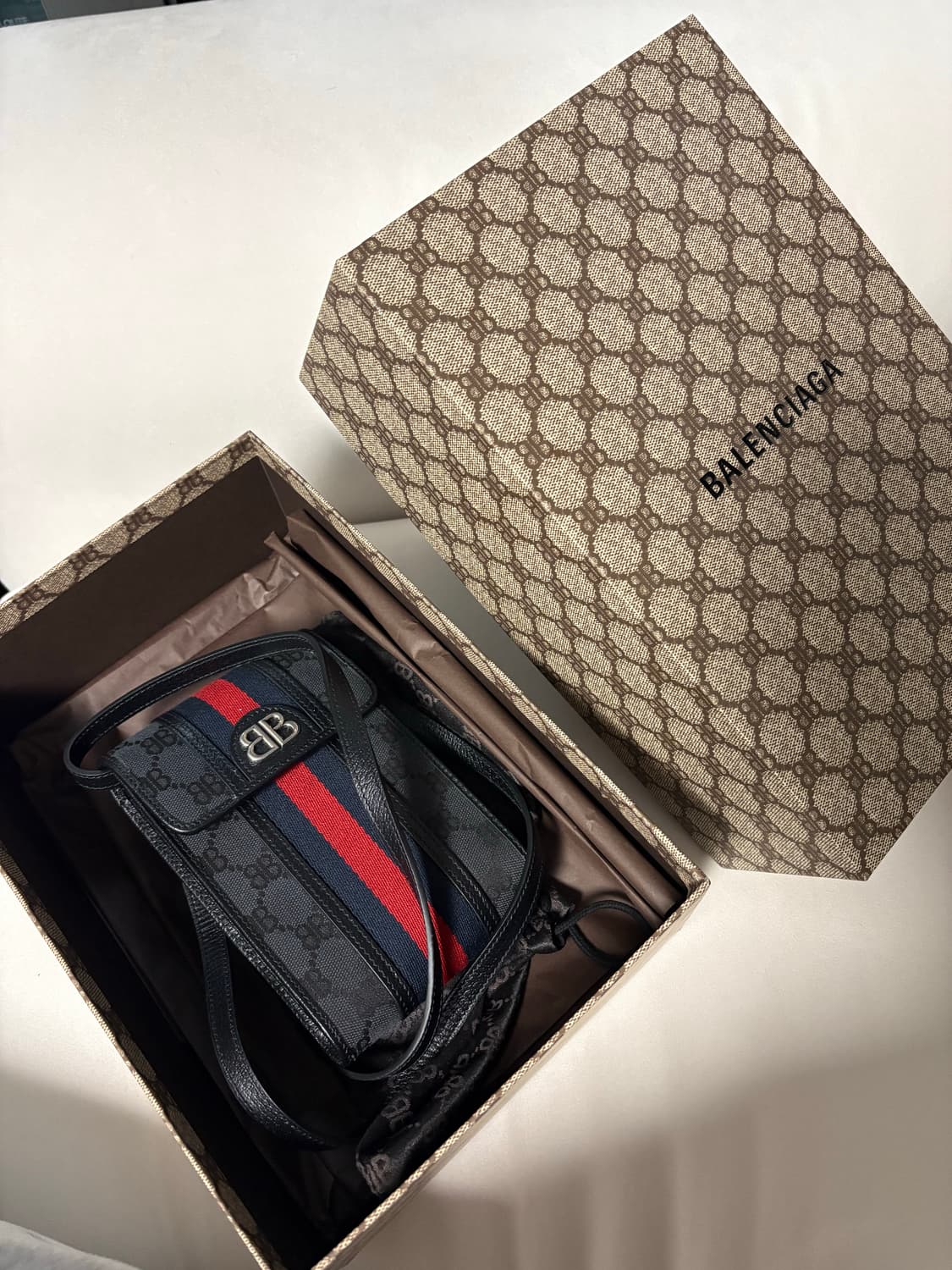 구찌 발렌시아가 콜라보 크로스백 새제품 상품이미지1