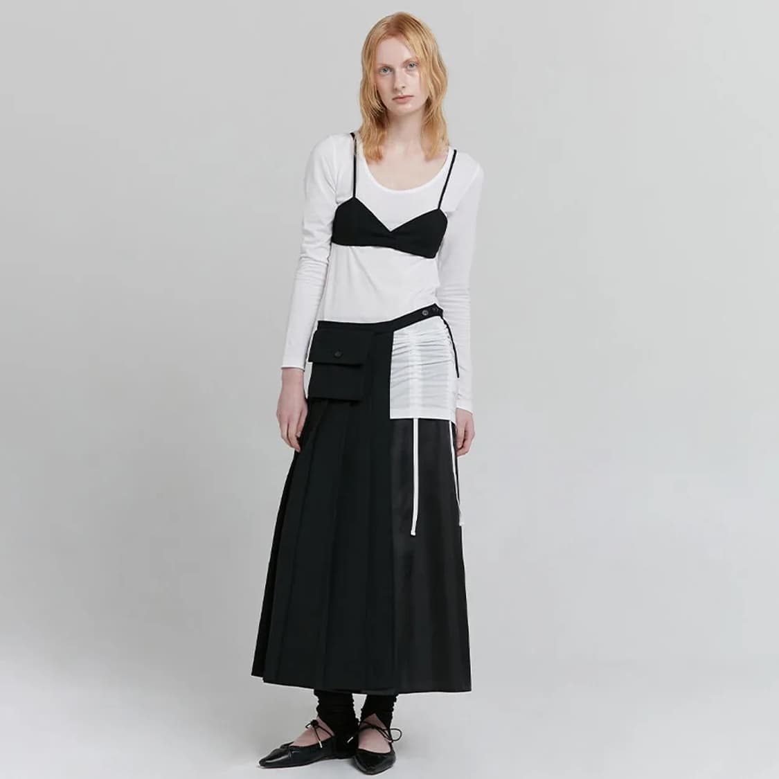 로우타이드 포켓 플리츠 랩스커트 블랙  상품이미지1