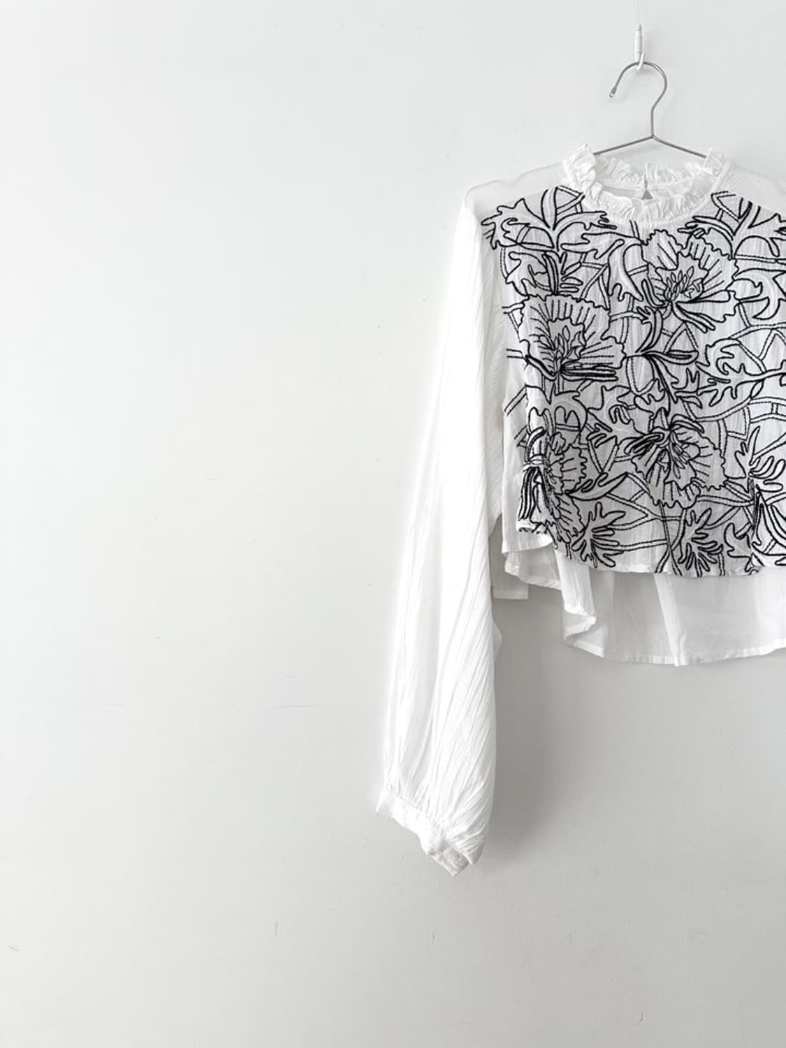 Front embroidery blouse / white 상품이미지2