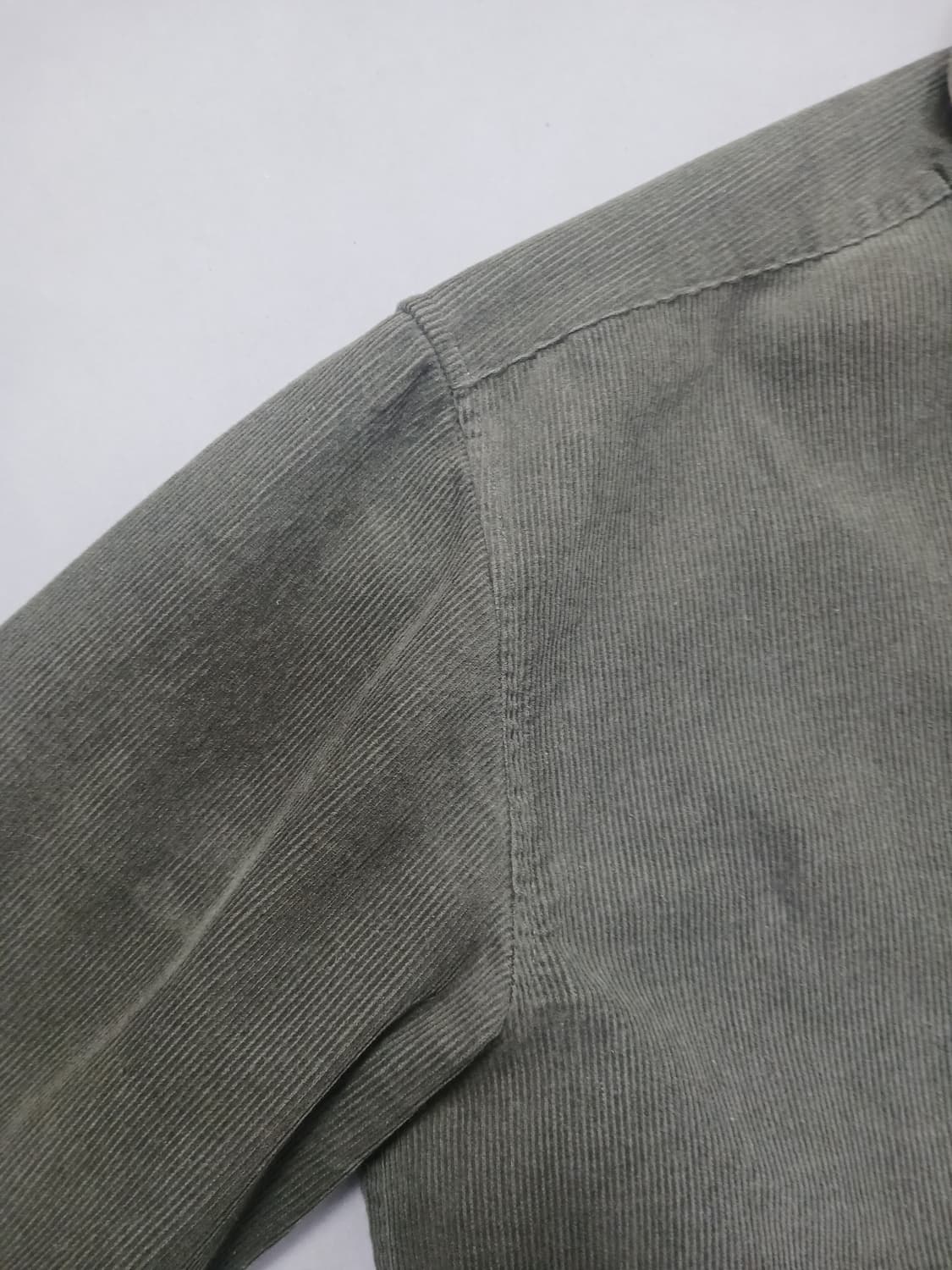 [L] 무신사 스탠다드 코듀로이 릴렉스 핏 버튼다운 셔츠 카키 상품이미지3