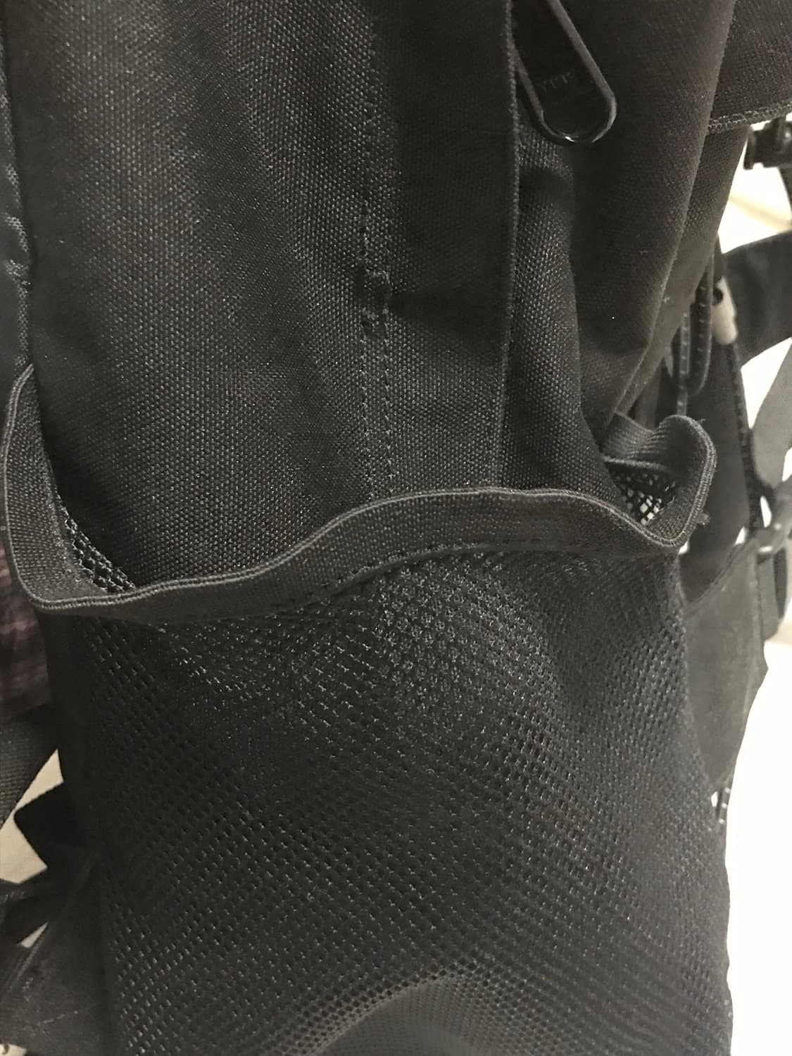 (무배) 칼하트 리플렉티브 킥플립 백팩 상품이미지3