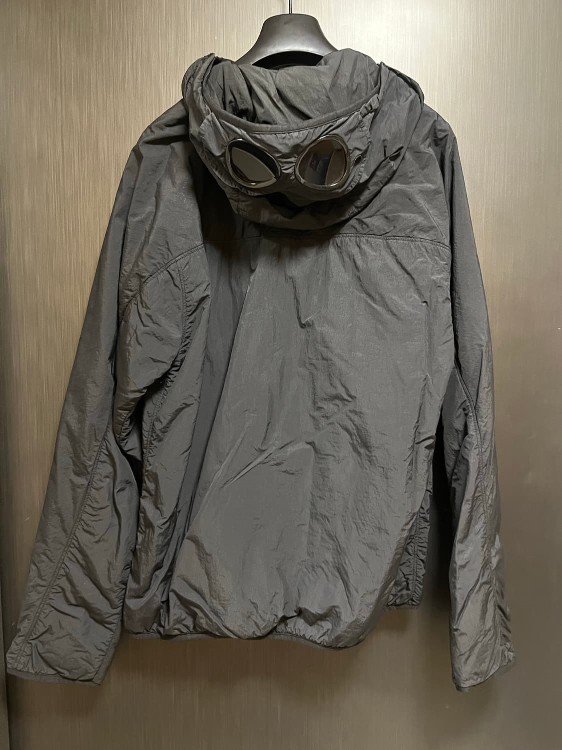 cp컴퍼니 고글 바람막이 48 사이즈  상품이미지2